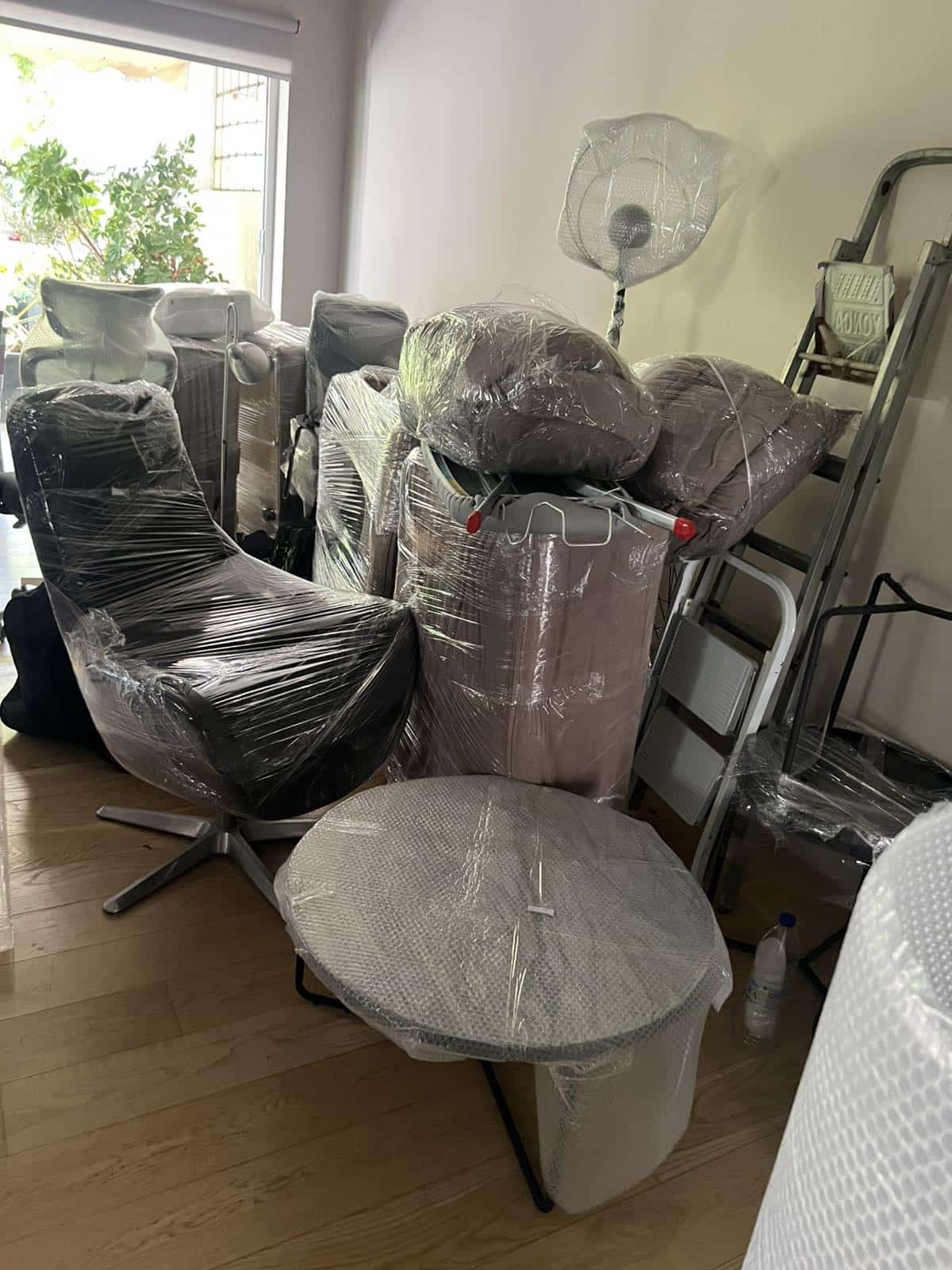 Μεταφορά αντικειμένων επαγγελματικά με φορτηγό της Ultra Μεταφορικής