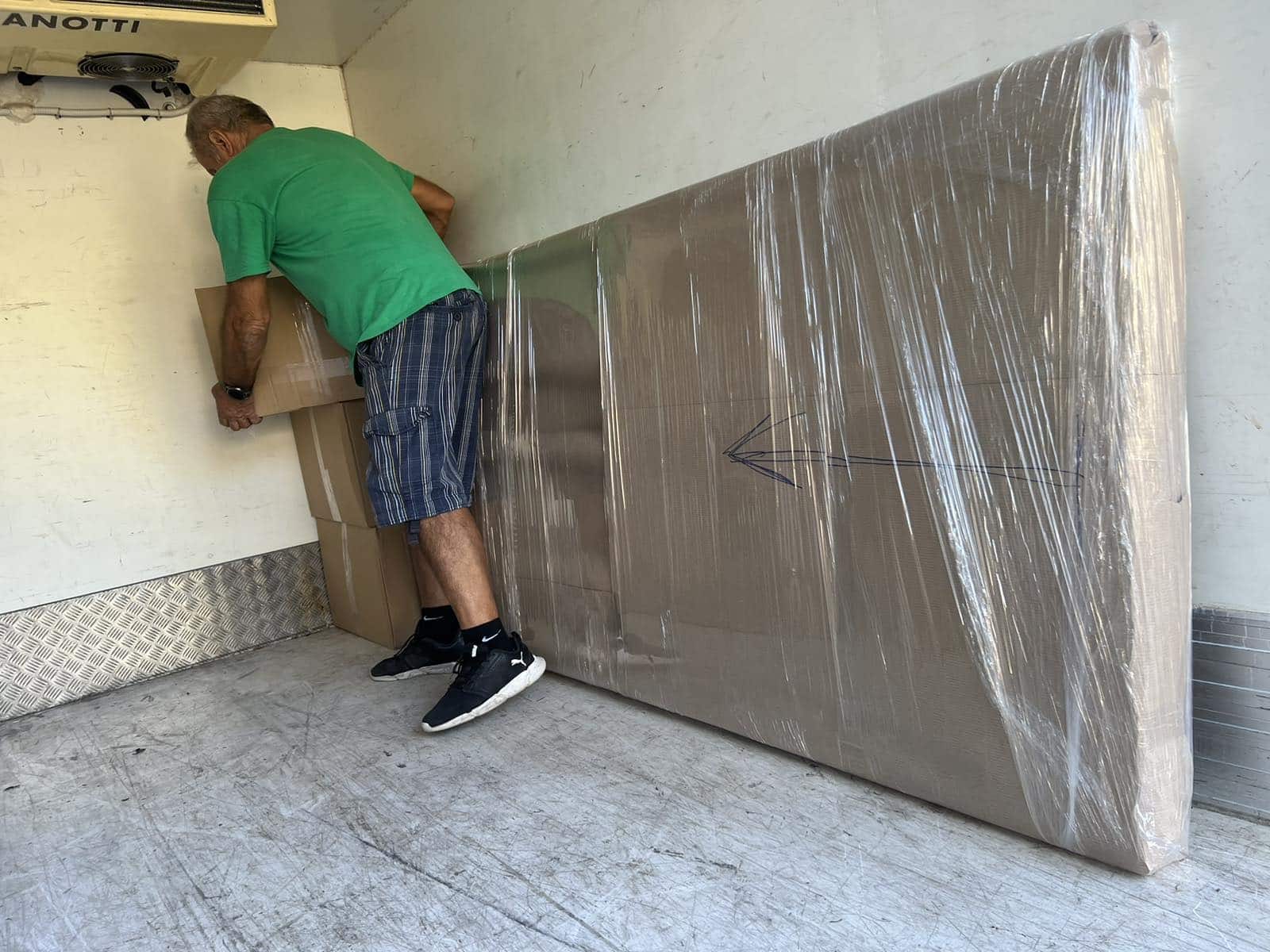 Μεταφορά καναπέ με ασφάλεια από την Ultra Μεταφορική