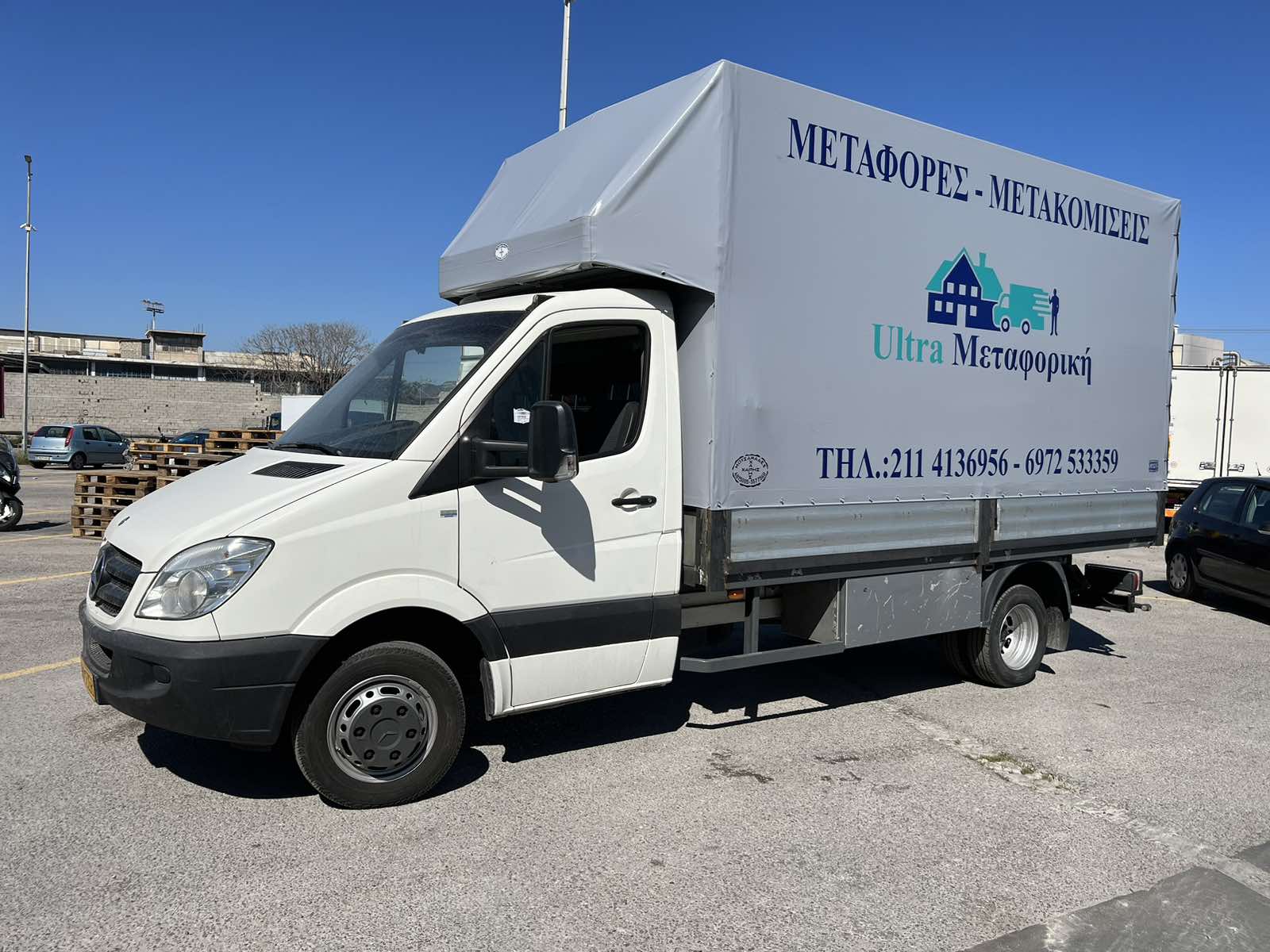 Επαγγελματική μετακόμιση διαμερίσματος με φορτηγό Ultra Μεταφορική