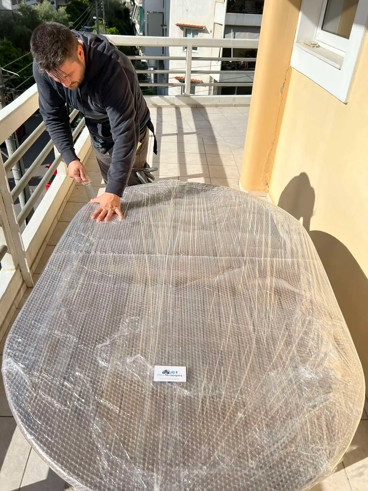 Μεταφορά βαρέων και ειδικών αντικειμένων με ανυψωτικό μηχάνημα