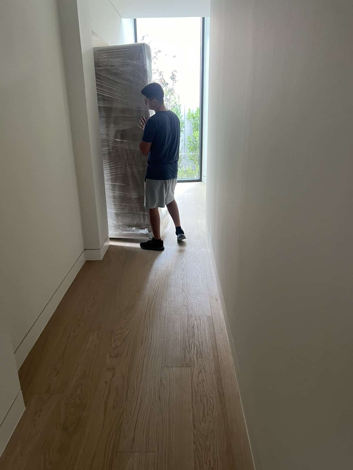 Μετακόμιση σε μικρό διαμέρισμα με οργανωμένες κούτες και έπιπλα σε μικρό χώρο